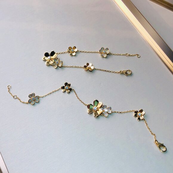 Excellent Used Condition VCA Bracelet - Picture 4 of 9